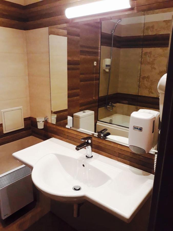Hotel Etropolia Etropole Bagian luar foto