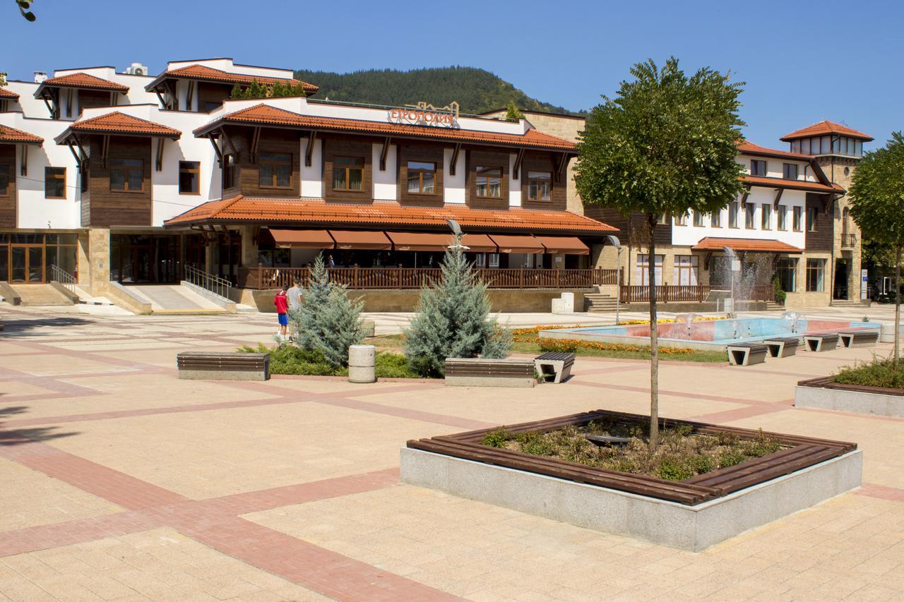 Hotel Etropolia Etropole Bagian luar foto