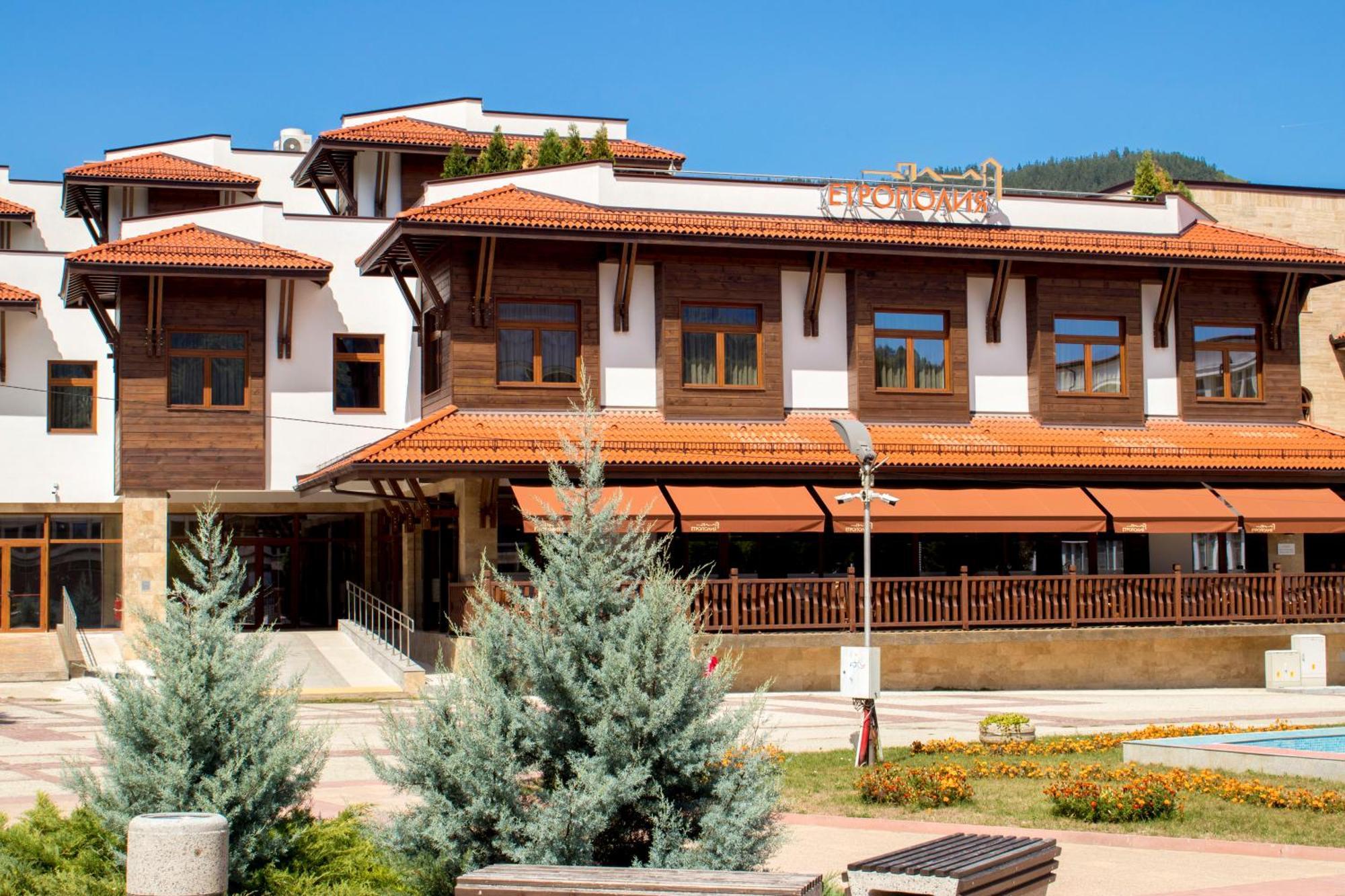 Hotel Etropolia Etropole Bagian luar foto