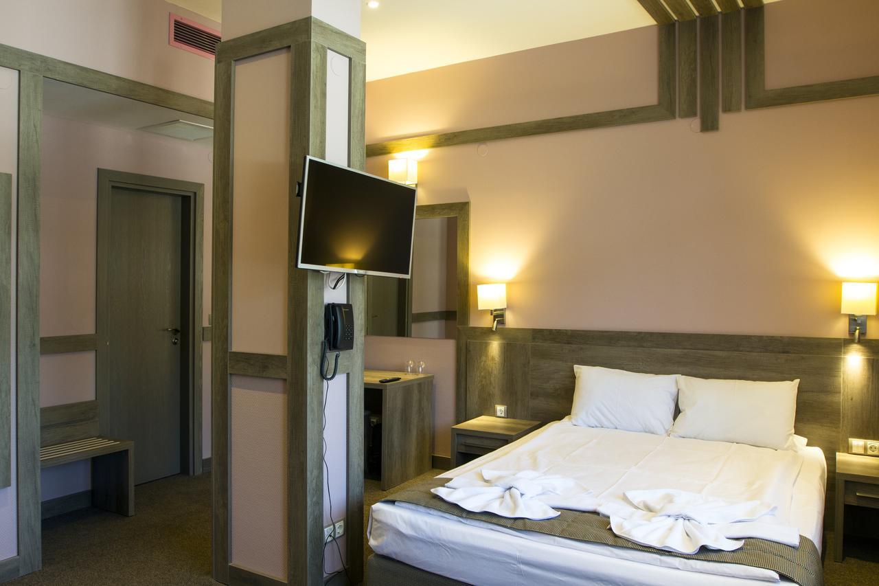 Hotel Etropolia Etropole Bagian luar foto