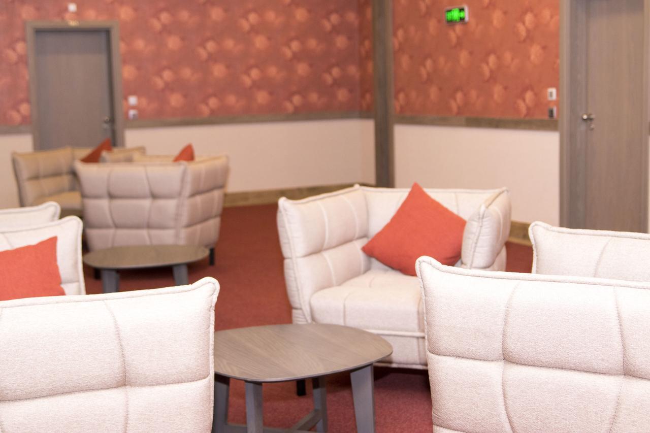 Hotel Etropolia Etropole Bagian luar foto