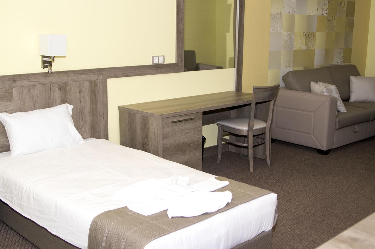 Hotel Etropolia Etropole Bagian luar foto