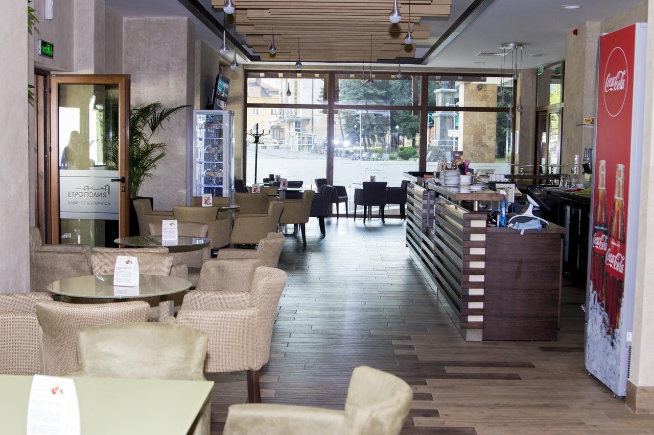 Hotel Etropolia Etropole Bagian luar foto